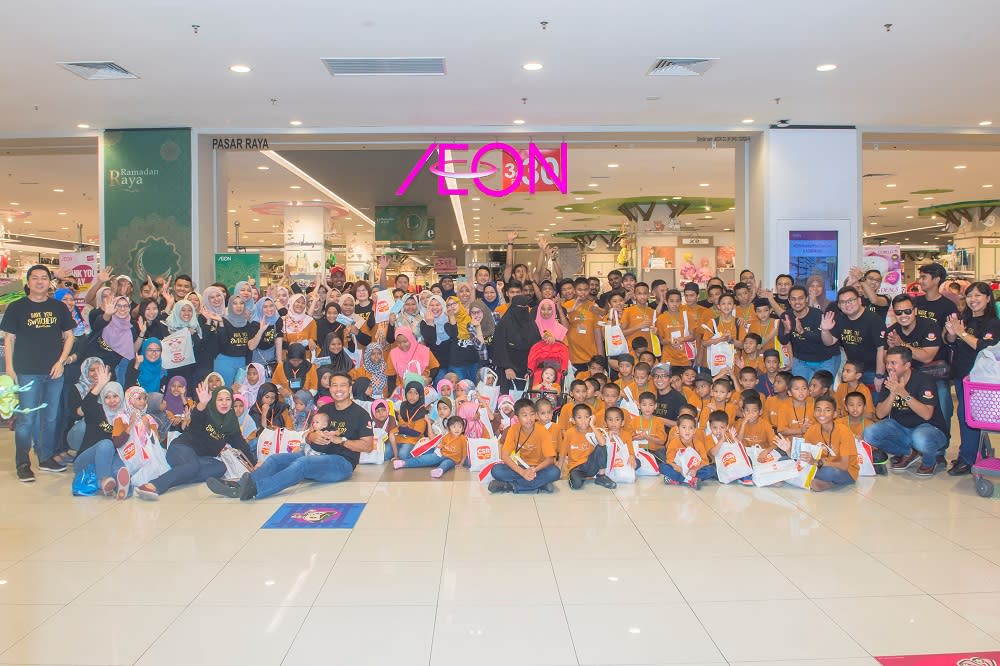 Children from Rumah Kasih Harmoni (RKH) and Central Sugars Refinery Sdn Bhd (CSR) team members enjoyed a fun-filled day at AEON Mall at Shah Alam. — Picture courtesy of Central Sugar Refinery