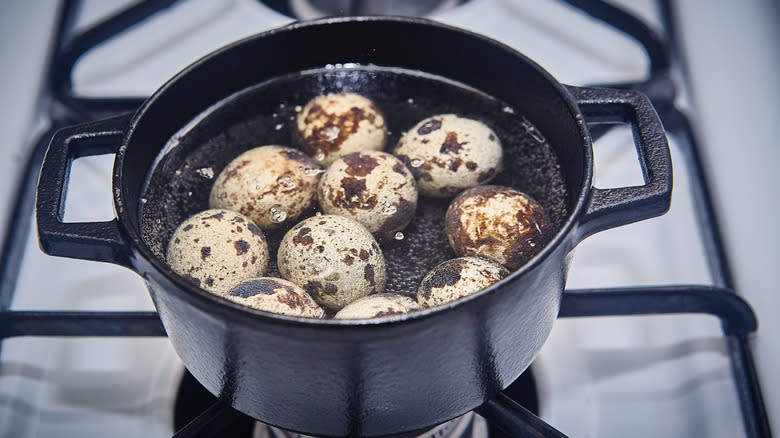 quail eggs in pot