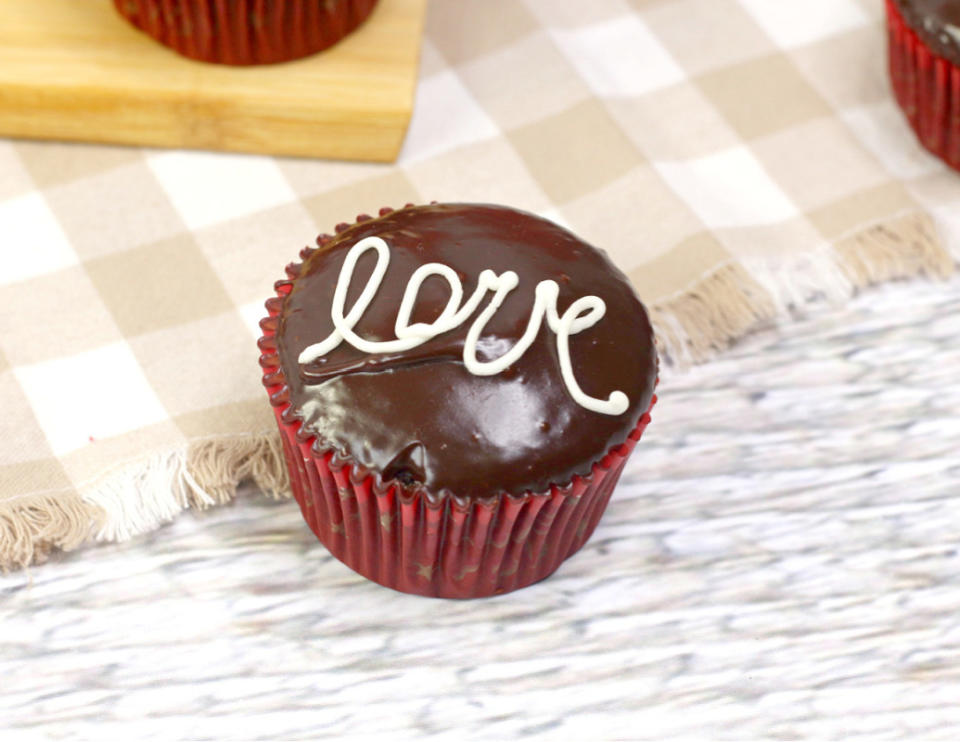 <p>Pam Beth</p><p>A delicious chocolate treat that is just as good, if not better, than the original.<br><br></p><p><strong>Get the recipe: <a href="https://parade.com/1330704/pambeth/copycat-hostess-cupcakes/" rel="nofollow noopener" target="_blank" data-ylk="slk:Copycat Hostess Cupcakes;elm:context_link;itc:0;sec:content-canvas" class="link ">Copycat Hostess Cupcakes</a></strong></p><p><strong>Related: <a href="https://parade.com/843095/lorilange/15-cupcake-recipes-for-chocolate-lovers/" rel="nofollow noopener" target="_blank" data-ylk="slk:15 Cupcake Recipes For Chocolate Lovers;elm:context_link;itc:0;sec:content-canvas" class="link ">15 Cupcake Recipes For Chocolate Lovers</a></strong></p>