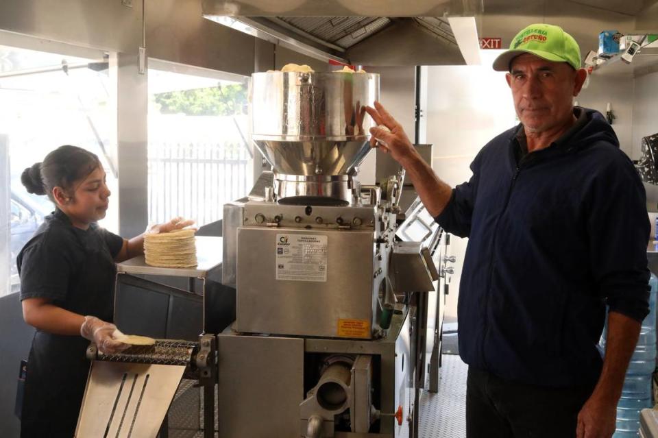 “The tortilla has the aroma and flavor of a Mexican tortilla," said Ramiro Ortuño Ortiz, aged 61, owner of the business Tortillería Ortuño, which opened its doors at 4542 Belmont Avenue in Fresno on September 10, 2023. María G. Ortiz-Briones/mortizbriones@vidaenelvalle.com