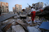 <p>In this photo provided by the Iranian Students News Agency, ISNA, a rescue worker searches debris for survivors with his sniffing dog after an earthquake at the city of Sarpol-e-Zahab in western Iran, Nov. 13, 2017. (Photo: Farzad Menati/Tasnim News Agency via AP) </p>