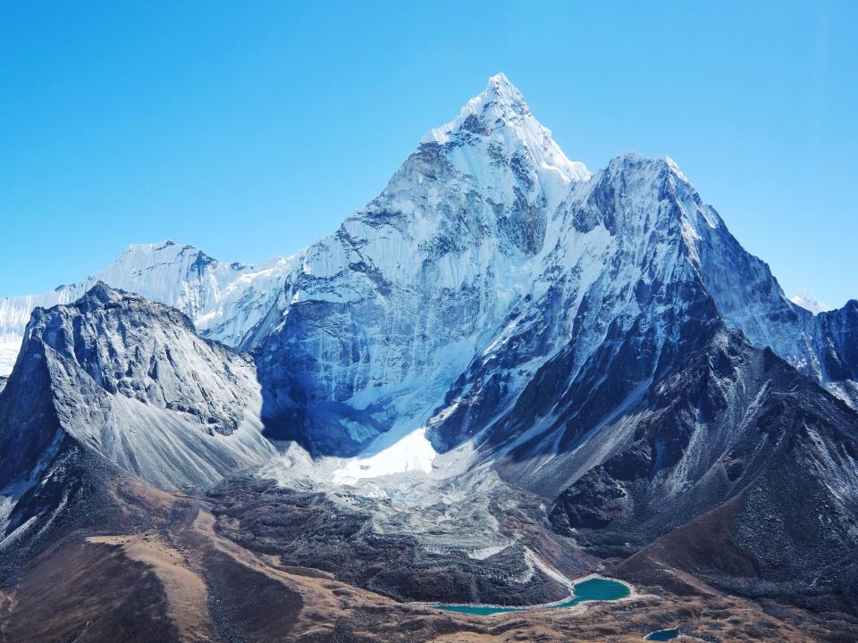 Highest mountain in the world. National Park, Nepal. Shutterstock/Vixit