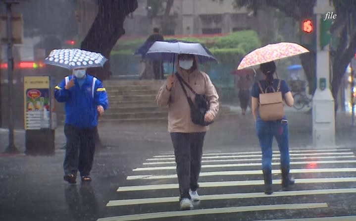 台灣從21日開始會連下三天雨。（圖／東森新聞）