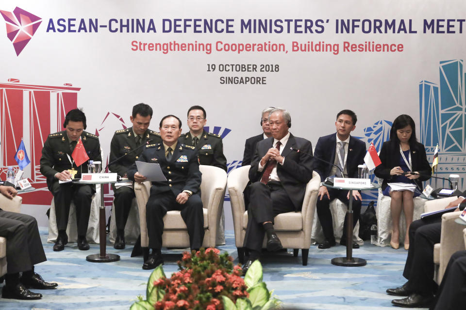 Chinese Defense Minister Wei Fenghe, center left, and Singapore Defense Minister Ng Eng Hen, center right, chair the ASEAN-China Defense Ministers' Informal Meeting during the 12th ASEAN Defense Ministers' Meeting in Singapore Friday, Oct. 19, 2018. (AP Photo/Don Wong)