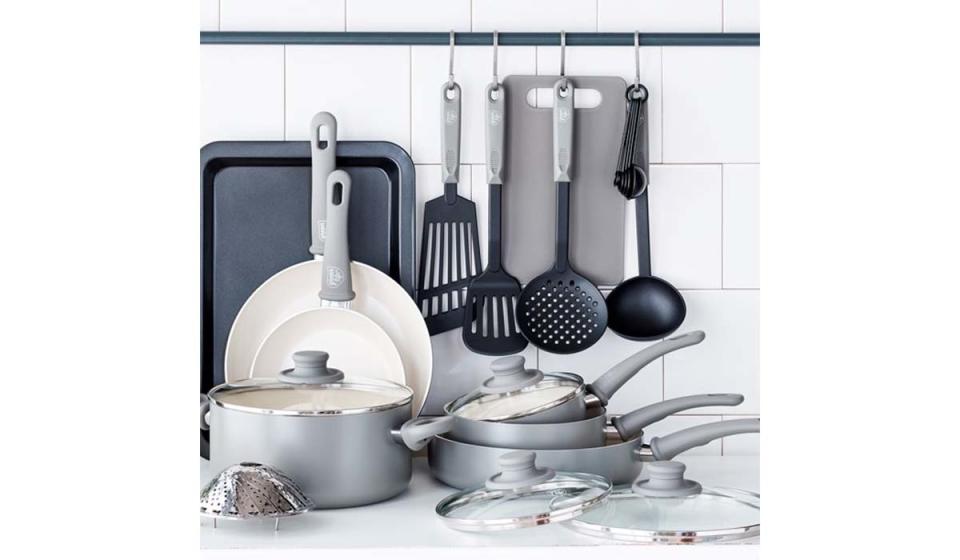 Not only do you get pots and pans in this set, you&#39;ll also get kitchen gadgets, tools and a cutting board. 