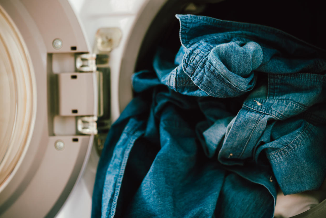 Jeans in der Waschmaschine? Keine gute Idee (Symbolbild: Getty Images)