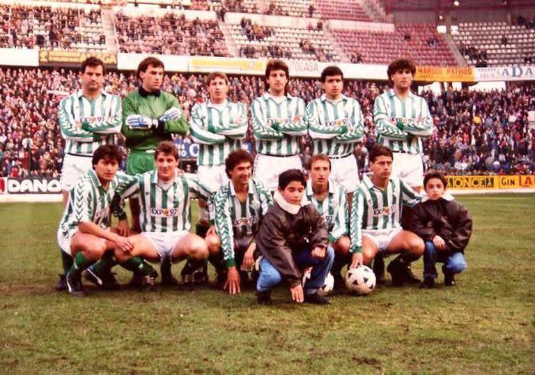 Formación del Betis de la temporada 88/89, con Nery Pumpido como arquero