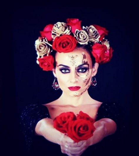 Marimar Vega es una catrina inspirada en Frida Kahlo