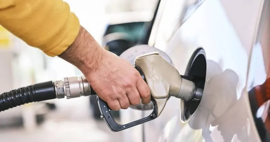 <strong>本州國際油價下跌，中油啟動雙重平穩機制後汽、柴油價格各調降0.5元。（示意圖／取自pixabay）</strong>