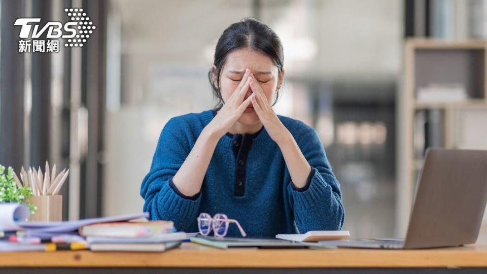 一名人資抱怨，每天都要叫同事起床不是她該做的事。（示意圖／shutterestock達志影像）