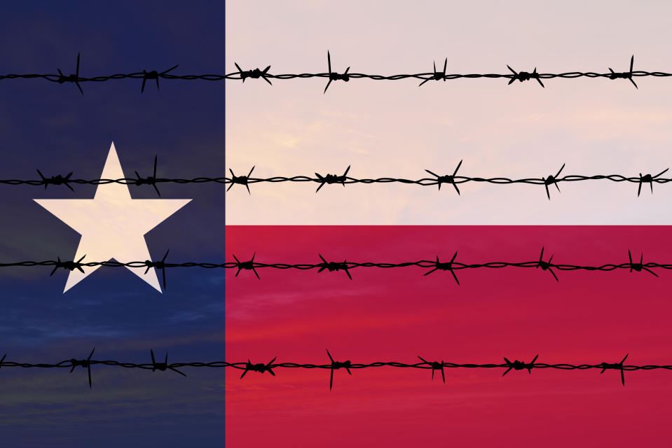 La Ley SB4 de Texas convierte en una ofensa estatal cruzar ilegalmente la frontera con México y permite a las autoridades estatales y locales detener a quienes sospechen de haberlo hecho. Foto: Getty Images. 