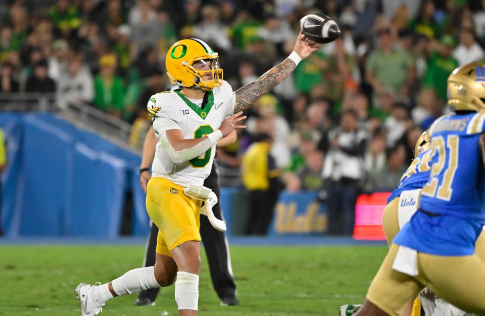 Oregon Ducks quarterback Dillon Gabriel throws a pass during the second quarter against the UCLA Bruins as the Bruins host the Ducks Saturday, Sept. 28, 2024 at Rose Bowl Stadium in Pasadena, Calif.