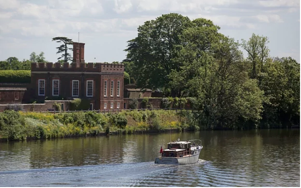 The restored Marsayru on its voyage from Shepperton - Credit: Warren Allot