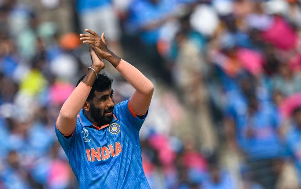 Bumrah claps hsi team-mate's work