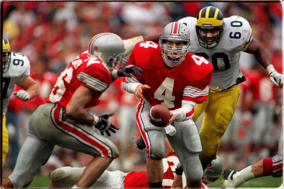 Negative received on Nov. 27, 1992 -- Kirk Herbstreit and Robert Smith -- OSU football action -  Ohio State vs. Michigan 1992  - Herbstreit hands off to Robert Smith under pressure.