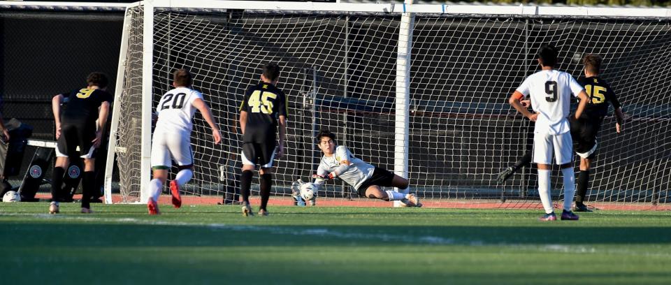 Oak Park goalie Ryan Chu makes a save during the Eagles' 1-0 loss to host Sunny Hills in a CIF-SS Division 1 first-round match Thursday in Fullerton.