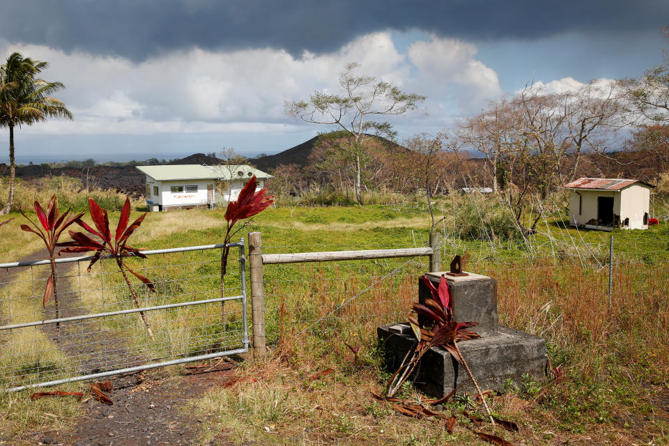 <p>Offerings to Pele, the Hawaiian volcano goddess, are seen in the gate of an evacuated home near a lava flow on the outskirts of Pahoa during ongoing eruptions of the Kilauea Volcano in Hawaii, June 6, 2018. (Photo: Terray Sylvester/Reuters) </p>