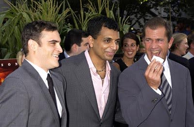 Joaquin Phoenix , M. Night Shyamalan and Mel Gibson at the New York premiere of Touchstone's Signs