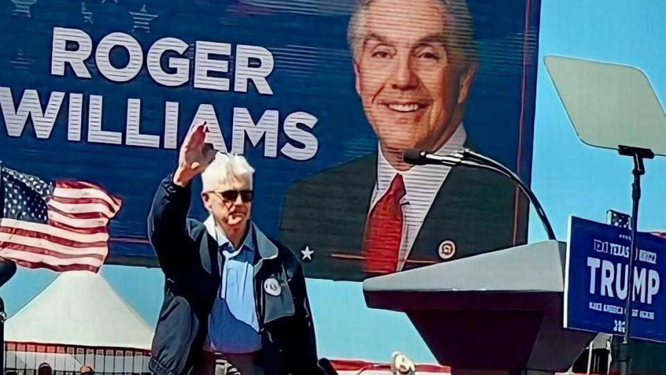 El representante federal Roger Williams se dirigió a los reunidos en el mitin de campaña de Donald Trump en Waco, el 25 de marzo de 2023.