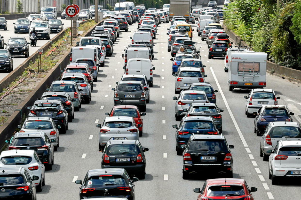 Le premier week-end des vacances de l'été 2024 s'annonce chargé sur les routes.  - Credit:ARNAUD DUMONTIER / MAXPPP / PHOTOPQR/LE PARISIEN/MAXPPP