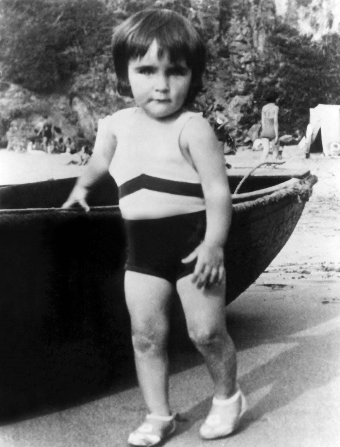 american actress liz taylor as a child, 1934