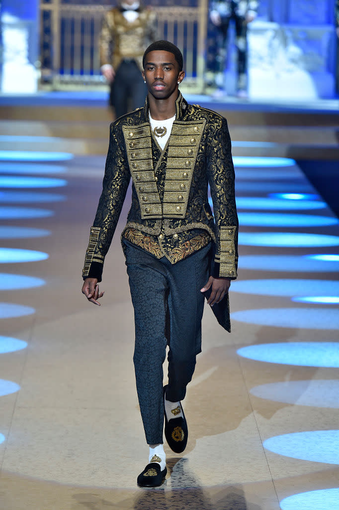 <p>Plus habitué que Paris Brosnan, Christian Comb, le fils de P.Diddy, enchaîne les défilés pour la marque italienne. Après une première Fashion Week en septembre 2017, il était encore présent à Milan le 13 janvier.<br>Crédit image : Getty Images </p>