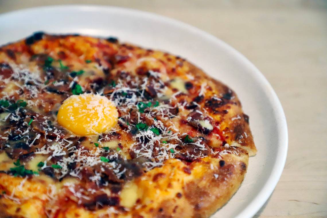 The il Modo brunch pizza has bacon, egg and bearnaise sauce Handout photo