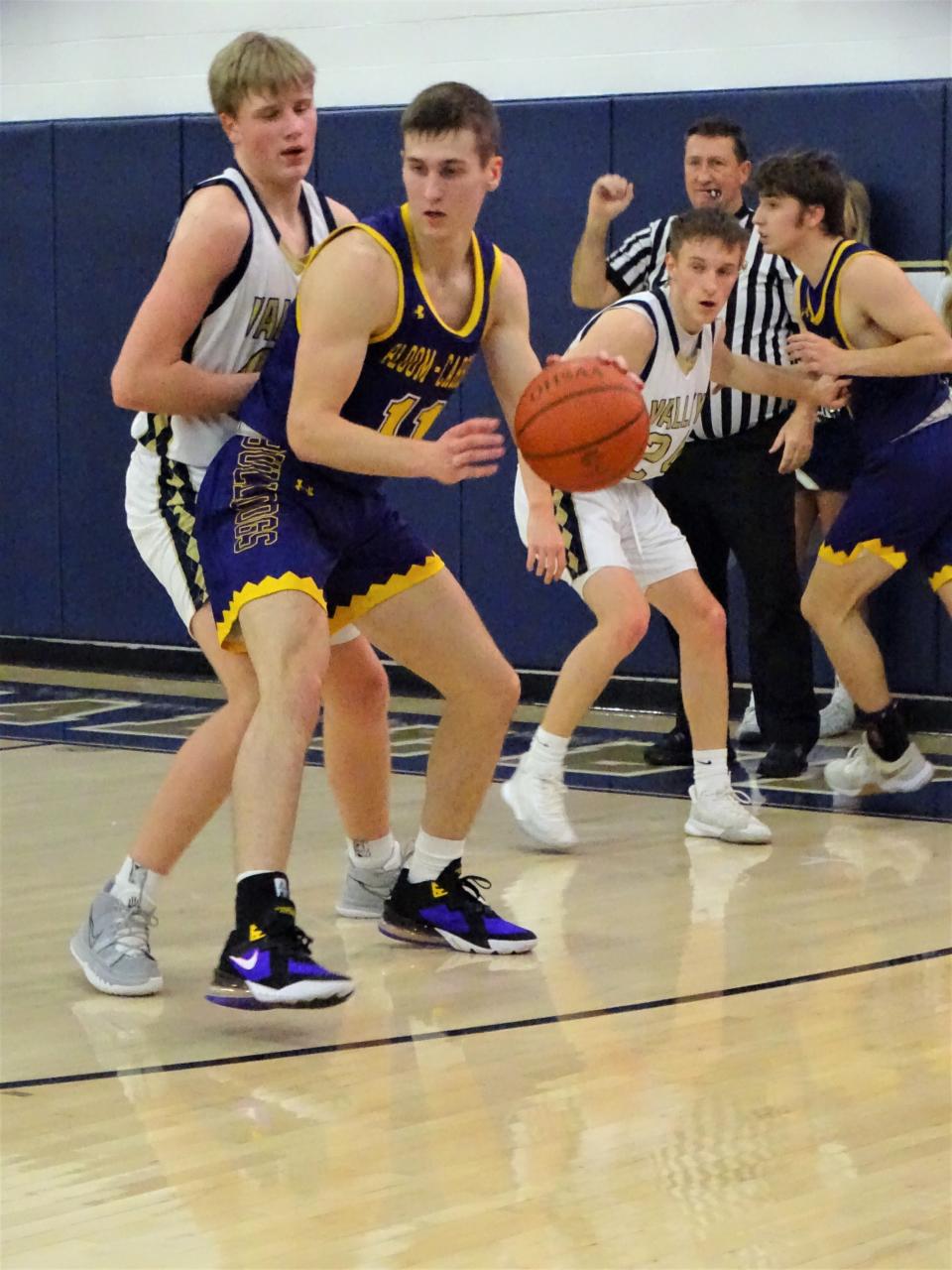 Bloom-Carroll senior Jared Rose gets set to make a move against a Teays Valley defender during the Bulldogs' 57-43 win on Tuesday.