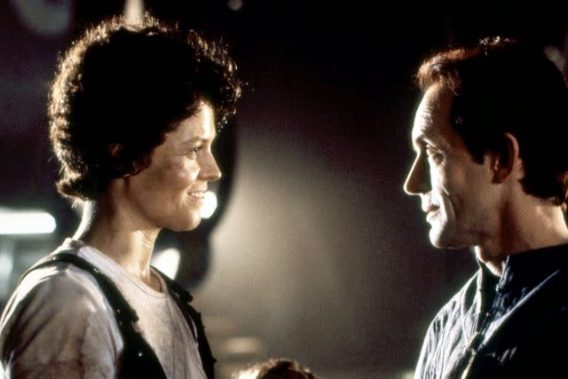 Everett Collection Sigourney Weaver and Lance Henriksen in 'Aliens'