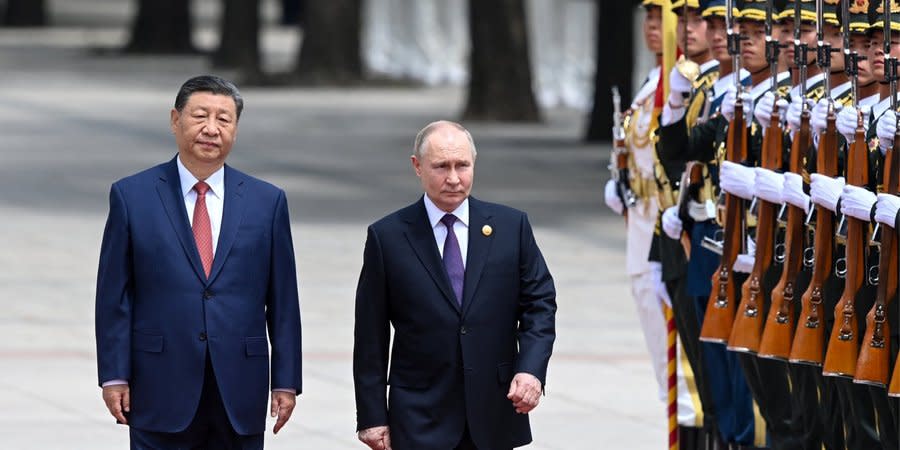 Vladimir Putin and Xi Jinping during official meeting ceremony in Beijing, May 16