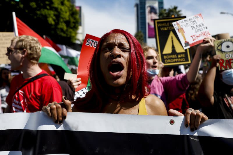 A protester reacts during a demonstration in support of Palestinians calling for a ceasefire in Gaza as the 96th Academy Awards Oscars ceremony is held nearby, Sunday, March 10, 2024, in the Hollywood section of Los Angeles. (AP Photo/Etienne Laurent)