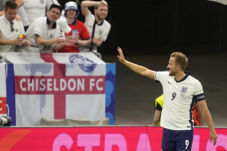 Kane tomó un rebote y consiguió su 16º contra Schmeichel; sin embargo, su tarea se complica cuando el resto del equipo no genera juego para el centrodelantero.