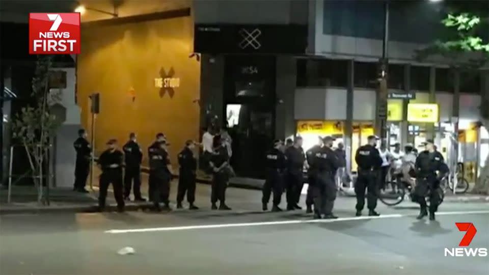 Police flocked to Kings Cross in droves as part of a well-orchestrated raid. Source: 7 News