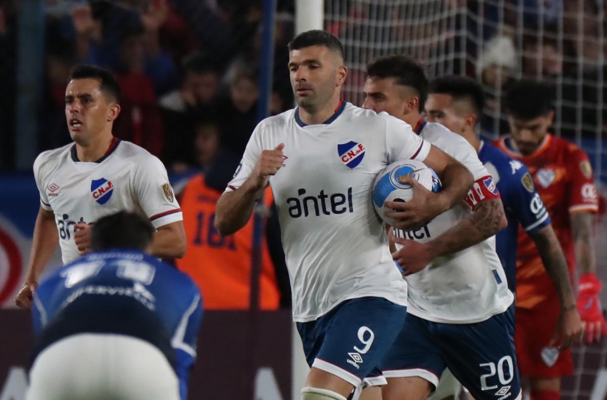 Con el partido entre Albion y Torque, volvió el fútbol uruguayo