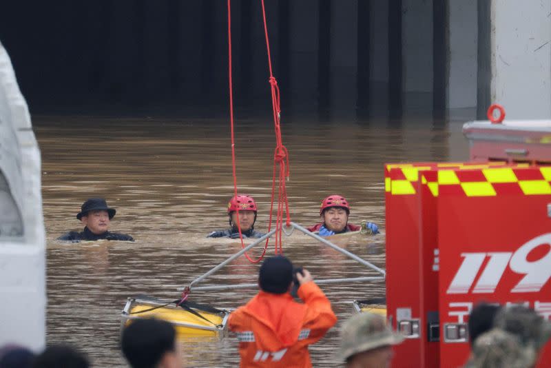 韓國連日暴雨增至35死 淹水地下道尋獲8遺體