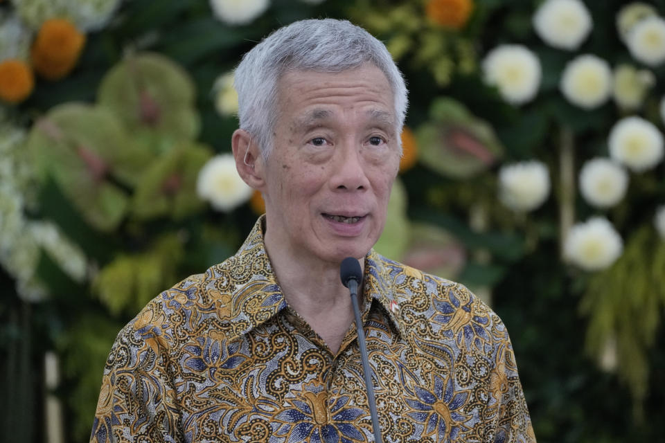 Singapore's Prime Minister Lee Hsien Loong, left, talks to journalist during a joint press conference with Indonesia President Joko Widodo at Bogor Presidential Palace in Bogor, Indonesia, Monday, April 29, 2024. (AP Photo/Achmad Ibrahim)(AP Photo/Achmad Ibrahim)