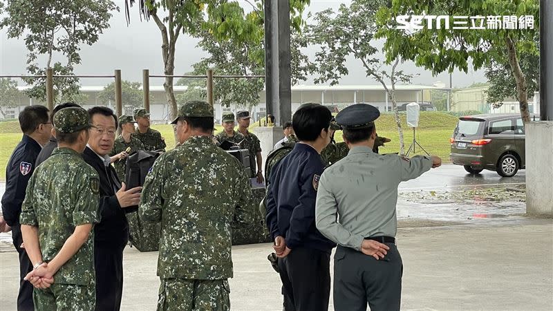 賴清德端節勗勉「陸軍混合砲兵營」，國防部長顧立雄陪同（圖／記者高逸帆攝影）