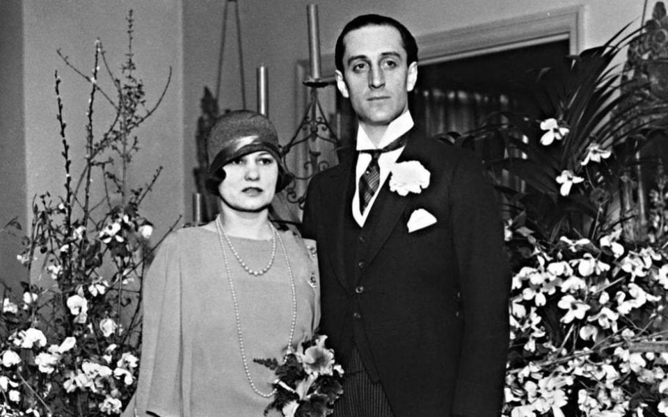 Rathbone and Ouida, at their wedding in New York in 1926 -  Everett Collection Inc / Alamy Stock Photo