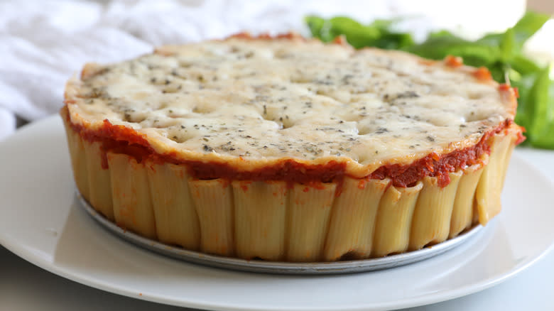 Rigatoni pie with cheese sauce