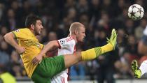 Celtic's Charlie Mulgrew (L) and Ajax Amsterdam's Davy Klaassen (R) fight for the ball during their Champions League soccer match at Amsterdam Arena November 6, 2013. REUTERS/Toussaint Kluiters (NETHERLANDS - Tags: SPORT SOCCER)