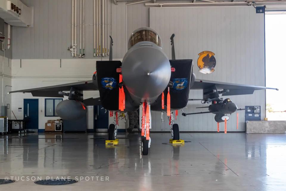 A picture showing an F-15C belonging to the Oregon Air National Guard's 142nd Fighter Wing with a Kratos UTAP-22 drone under its left wing. @tucson.plane.spotter