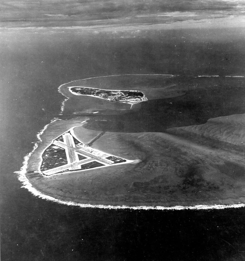 The World War II military base on Midway Atoll including an airfield on Eastern Island and more facilities on Sand Island, across the channel. <a href="https://en.m.wikipedia.org/wiki/File:Aerial_view_of_Midway_Atoll_on_24_November_1941_(80-G-451086).jpg" rel="nofollow noopener" target="_blank" data-ylk="slk:U.S. Navy/Wikimedia Commons;elm:context_link;itc:0;sec:content-canvas" class="link ">U.S. Navy/Wikimedia Commons</a>