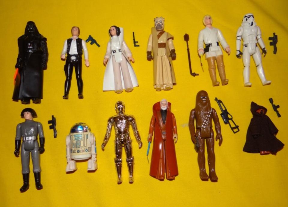 <p>Wer sich in den 1970ern Star-Wars-Figuren kaufte, kann sich heute glücklich schätzen. Damals für ein paar Dollar erhältlich, sind die Originalfiguren des Sci-Fi-Abenteuers heute Gold wert. Auf den Schulhöfen waren sie damals wegen des Erfolgs der Krieg-der-Sterne-Filme ein Renner. (Bild: Twitter/@bpdstarwars) </p>