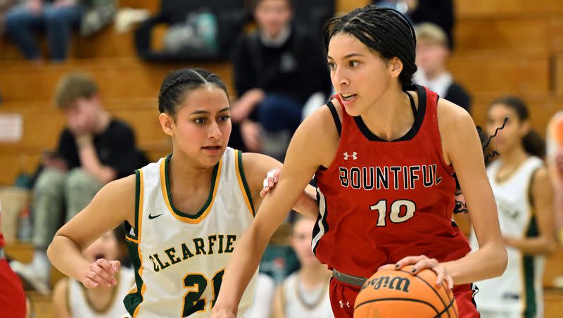 Bountiful’s Taylor Harvey dribbles around Clearfield’s Destini Gomez as they play at Clearfield on Wednesday, Jan. 17, 2024. Bountiful won 56-47.