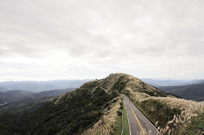 號稱全台最美寂寞公路(Photo Credit: Sinchen.Lin@Flickr, License: CC BY 2.0，圖片來源：https://www.flickr.com/photos/24539319@N07/8222896817)