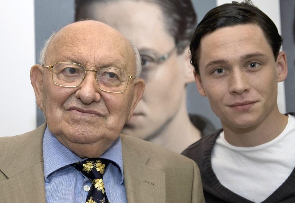 Schweighöfer kann nicht nur Komödie: In der Autobiografieverfilmung "Mein Leben" spielte Matthias Schweighöfer den jugendlichen Kritikerpapst Marcel Reich-Ranicki. (Bild: WDR / Herby Sachs)