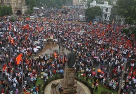 People gather to take part in a protest, organised by Maharashtra state's Maratha community, to press their demands for reserved quotas in government jobs and college places for students, in Mumbai, India, August 9, 2017. REUTERS/Shailesh Andrade