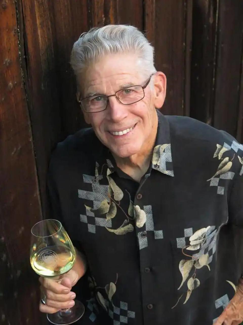 Mike Dunne, former dining and wine critic for The Sacramento Bee, has published “The Signature Wines of Superior California” a 348-page guide to the region’s wines, wineries and wine regions.