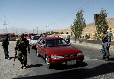 Afghan security forces keep watch at a checkpoint on the Ghazni highway, in Maidan Shar, the capital of Wardak province, Afghanistan August 12, 2018. REUTERS/Mohammad Ismail
