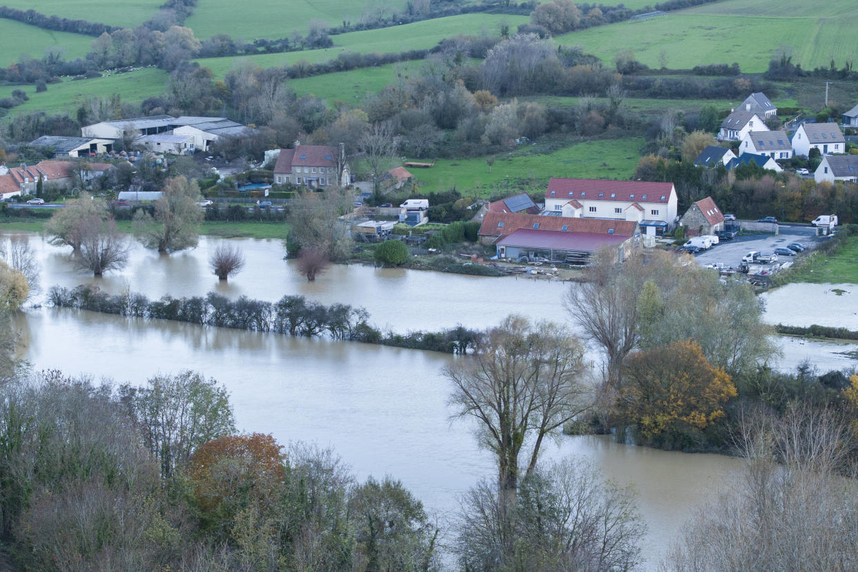 Déjà sous les eaux, le Nord de la France va être frappé par la tempête Frederico ce jeudi soir. Cette photographie aérienne prise le 15 novembre montre une vue d’une zone inondée à Saint-Étienne-au-Mont.